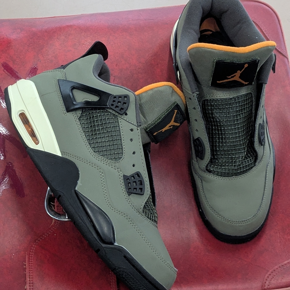 Nike Undefeated AIR JORDAN 4's Size 13 Like New